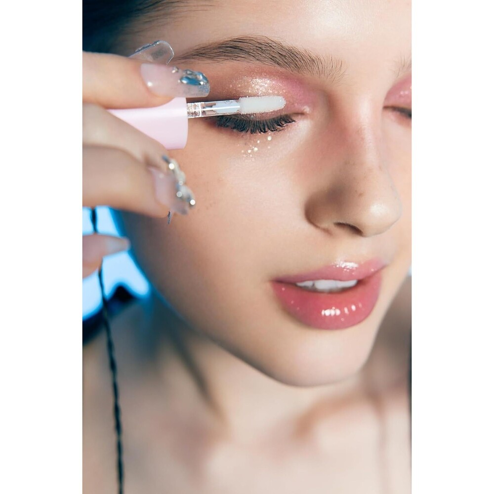 Colorgram Milk Bling 12 Humming Coral Pigmented Glistening Liquid Eyeshadow
